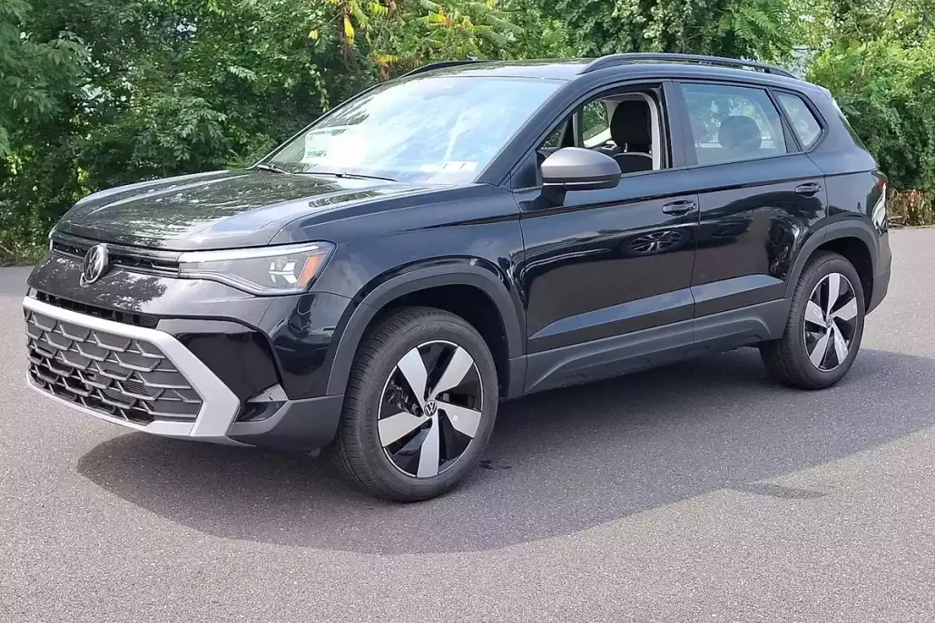 2025 Volkswagen Taos S photo 1