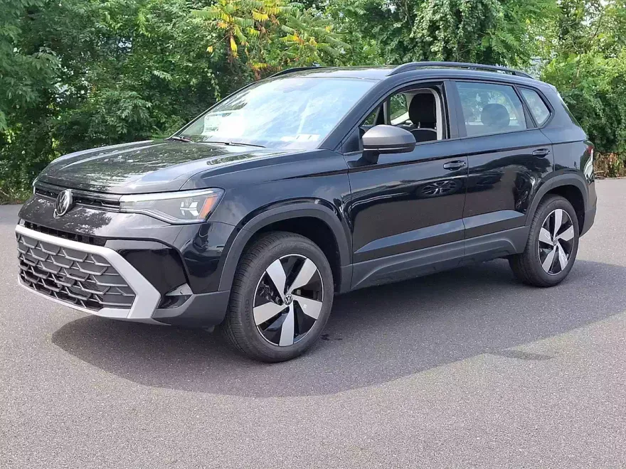 2025 Volkswagen Taos S photo 1