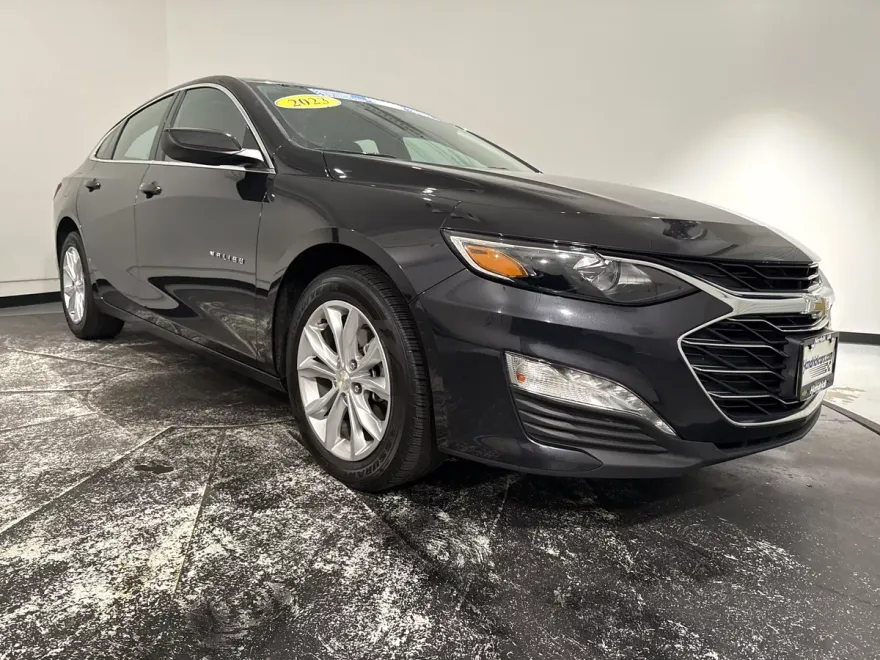 2023 Chevrolet Malibu 1LT photo 1