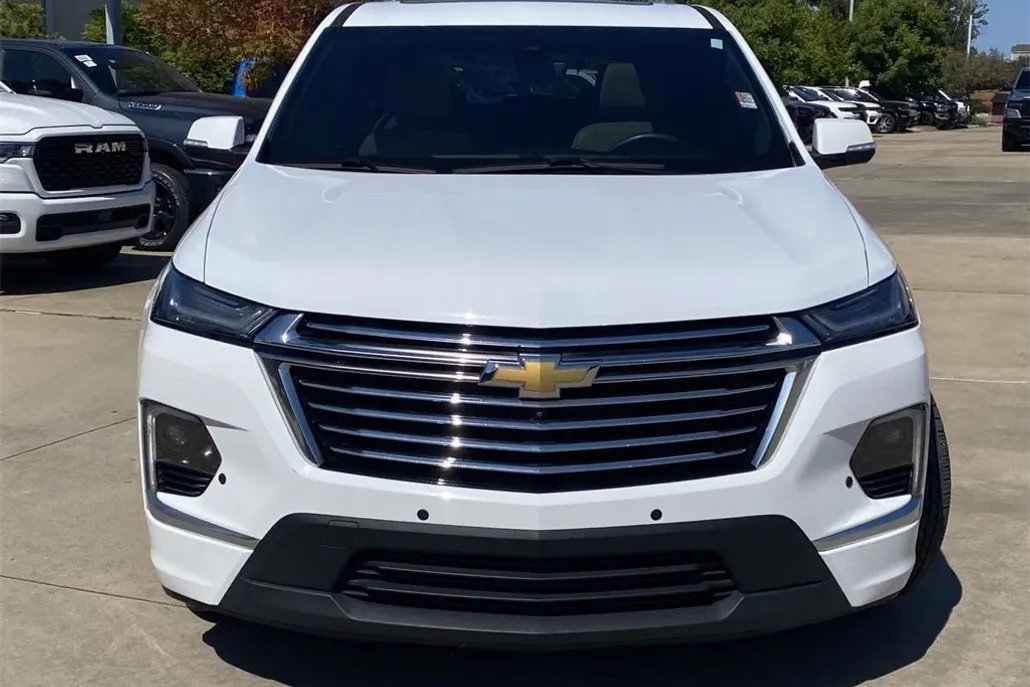 2023 Chevrolet Traverse Premier photo 1