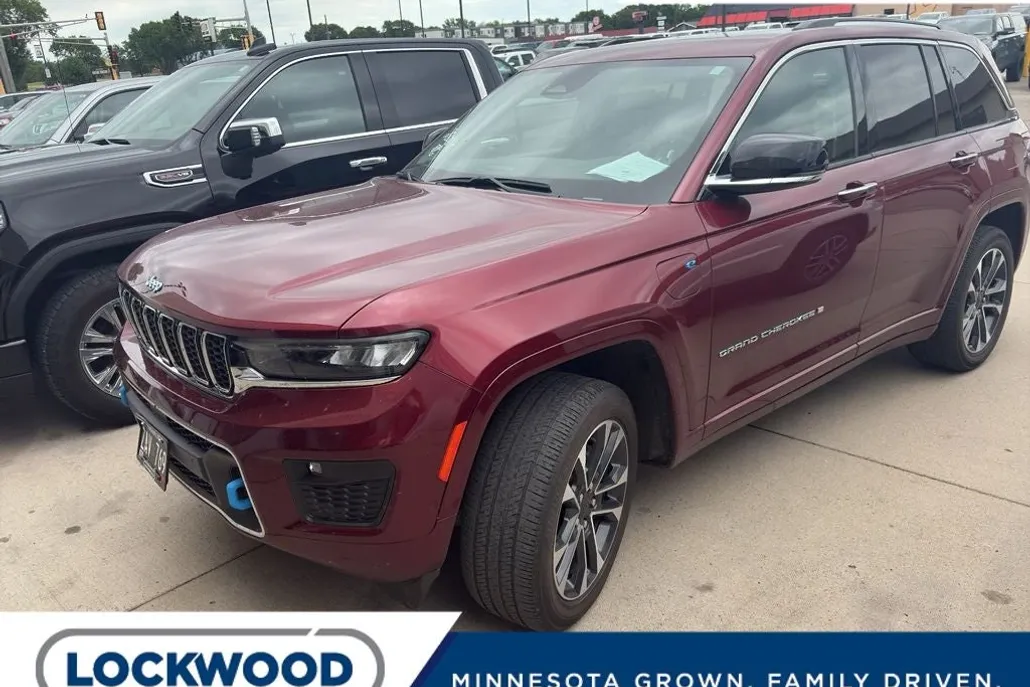 2023 Jeep Cherokee Overland 4xe photo 1