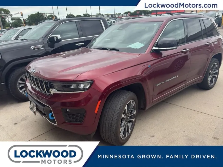 2023 Jeep Cherokee Overland 4xe photo 1