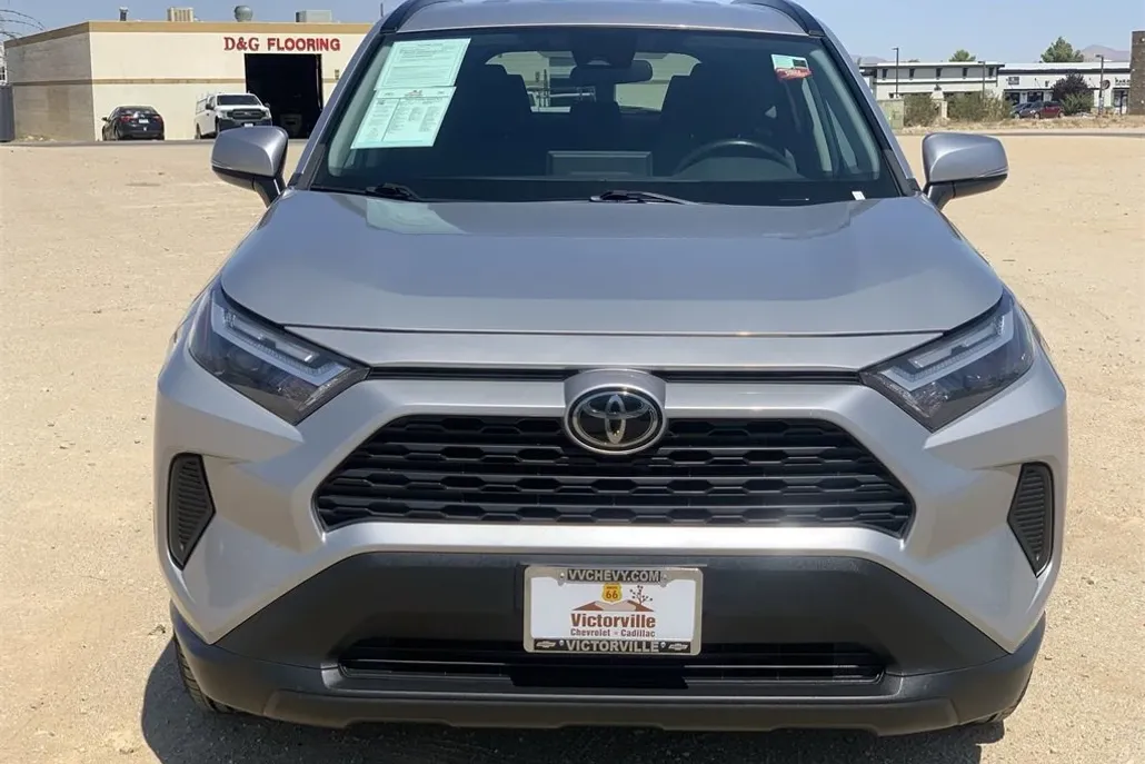 2022 Toyota RAV4 XLE photo 1