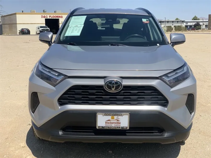 2022 Toyota RAV4 XLE photo 1