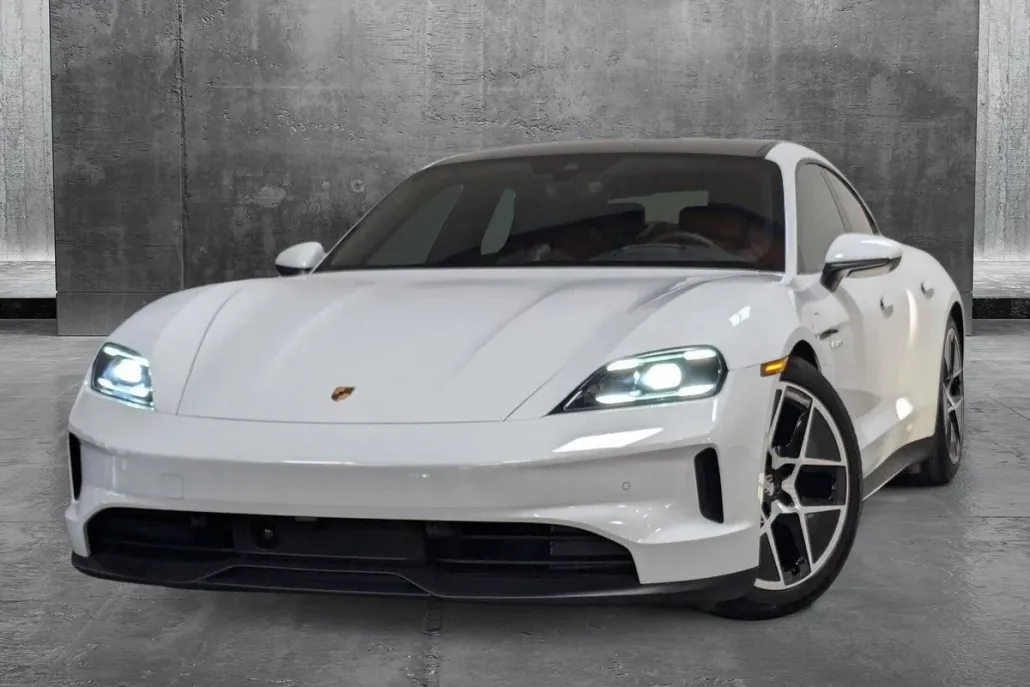 2025 Porsche Taycan photo 1