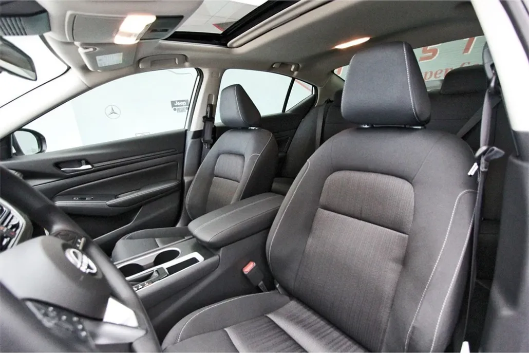 2025 Nissan Altima SV photo 1