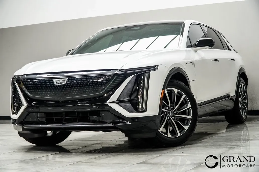 2024 Cadillac Lyriq Sport photo 1