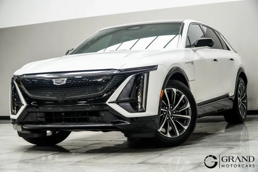 2024 Cadillac Lyriq Sport photo 1