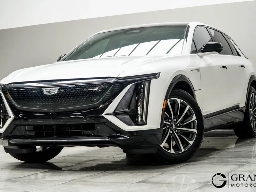 2024 Cadillac Lyriq Sport photo 1