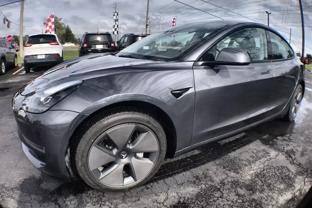 2023 Tesla Model 3 photo 1