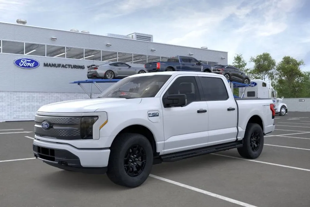 2025 Ford F-150 Lightning XLT photo 1