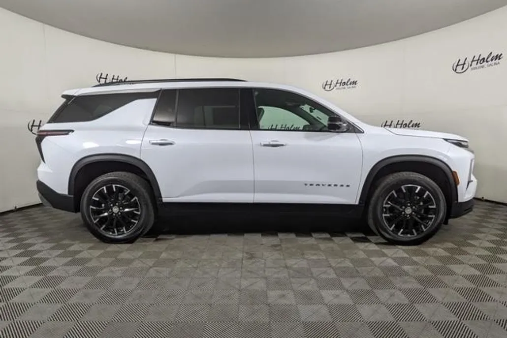 2026 Chevrolet Traverse photo 1