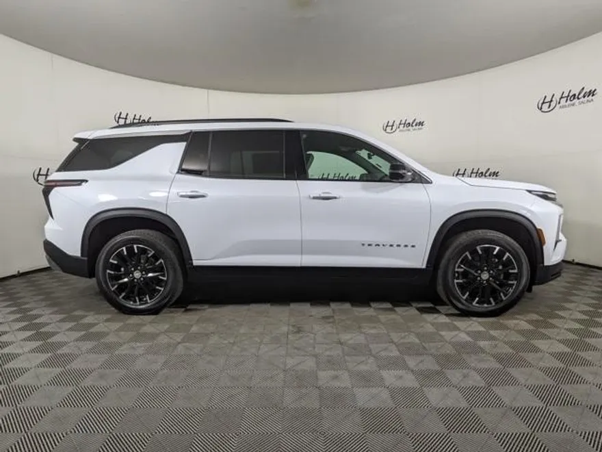 2026 Chevrolet Traverse photo 1