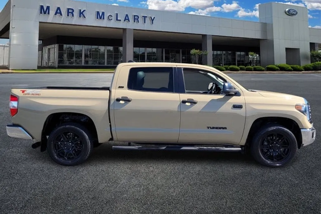 2020 Toyota Tundra SR5 CrewMax photo 1