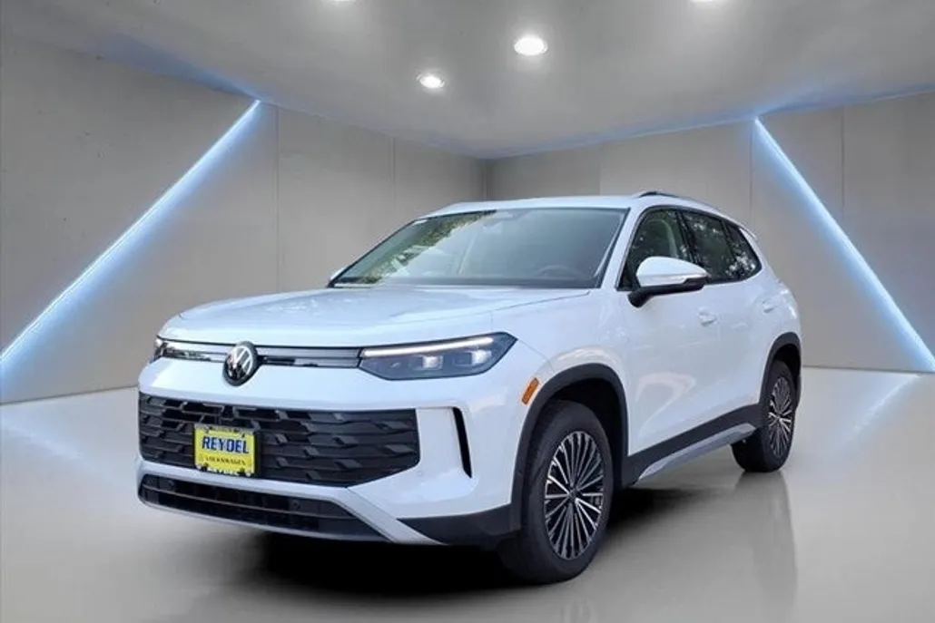 2025 Volkswagen Tiguan S photo 1