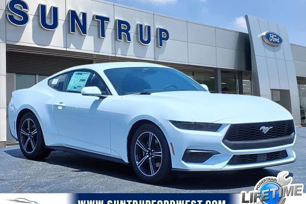 2025 Ford Mustang EcoBoost photo 1
