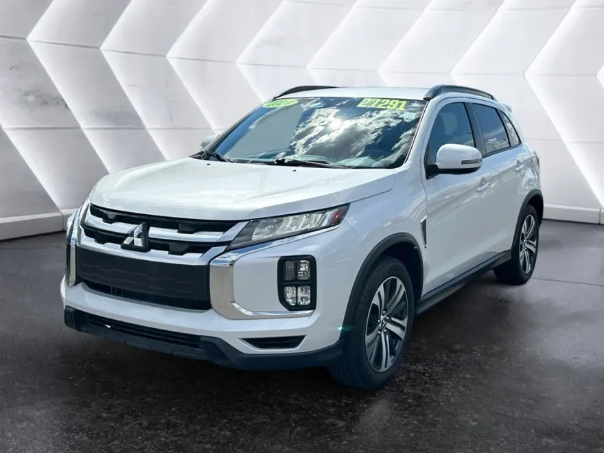 2024 Mitsubishi Outlander Sport SEL photo 1