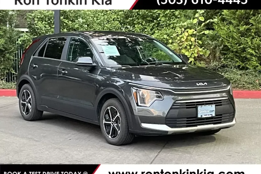 2023 Kia Niro LX photo 1