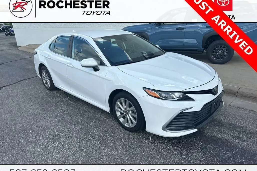 2021 Toyota Camry LE photo 1