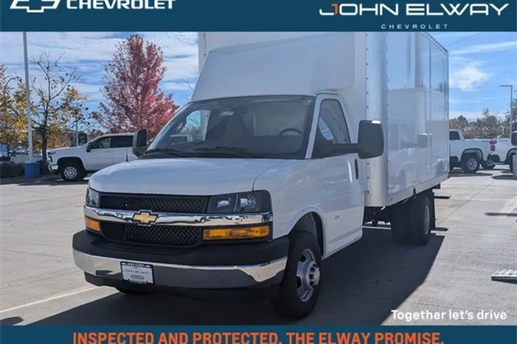 2024 Chevrolet Express Cutaway 3500 photo 1