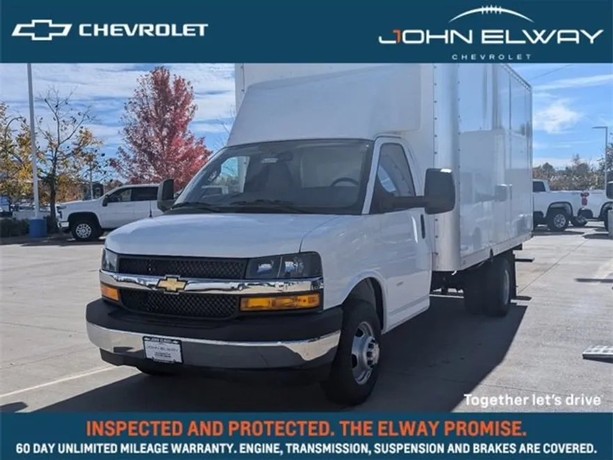 2024 Chevrolet Express Cutaway 3500 photo 1