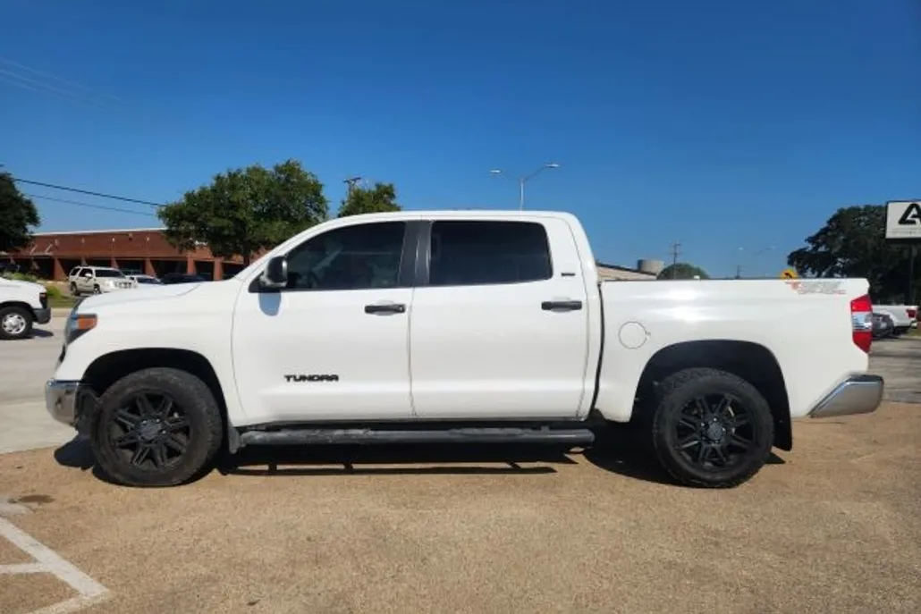 2019 Toyota Tundra CrewMax SR5 photo 1