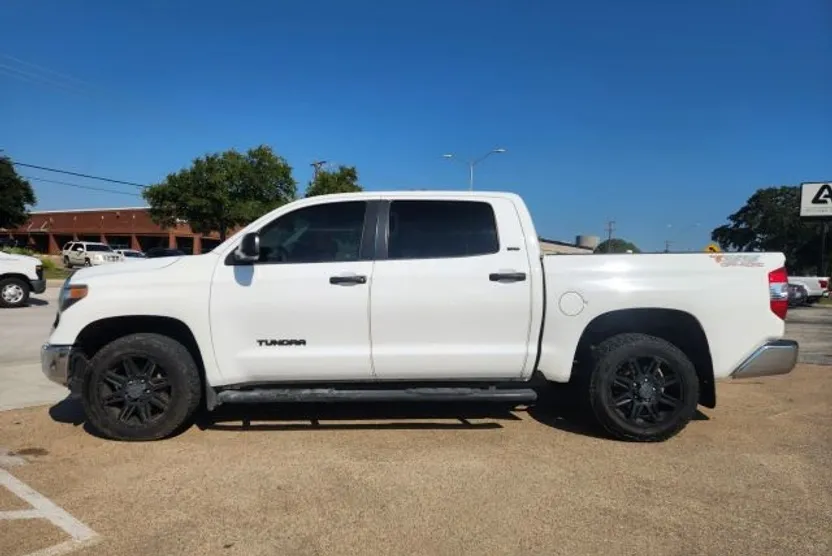 2019 Toyota Tundra CrewMax SR5 photo 1