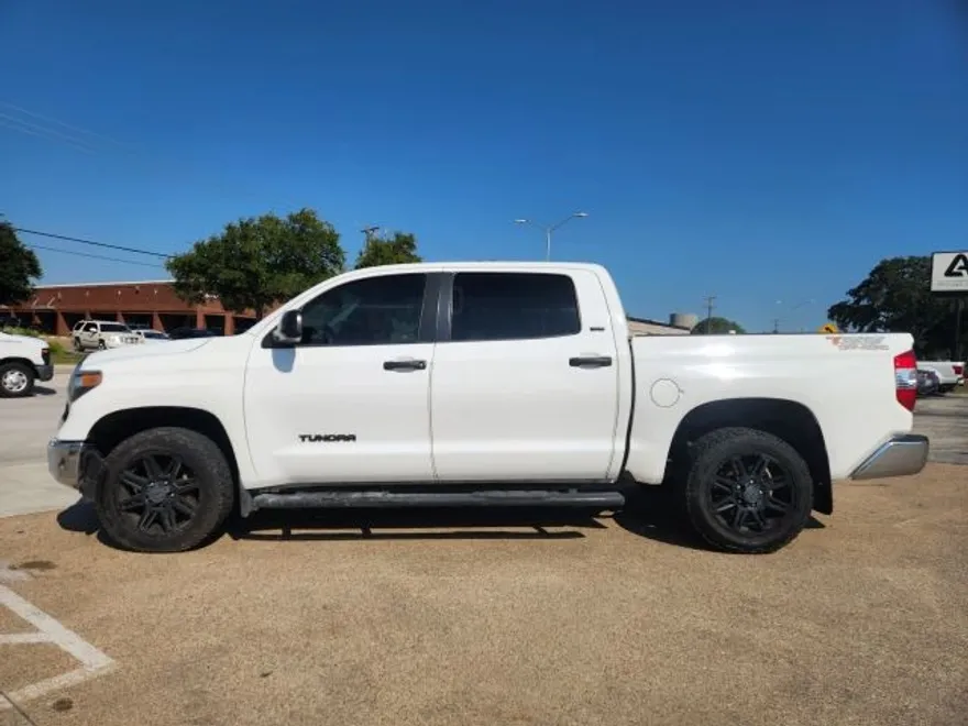2019 Toyota Tundra CrewMax SR5 photo 1