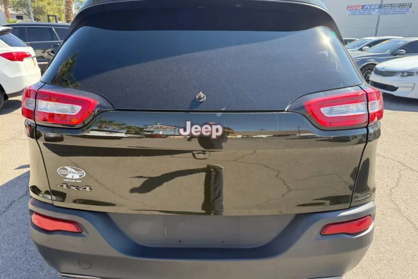 2016 Jeep Cherokee 80th Anniversary Edition Sport photo 1