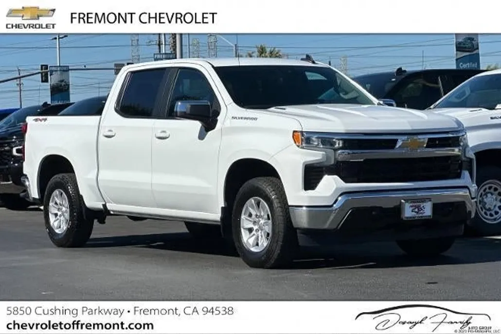 2025 Chevrolet Silverado 1500 LT photo 1