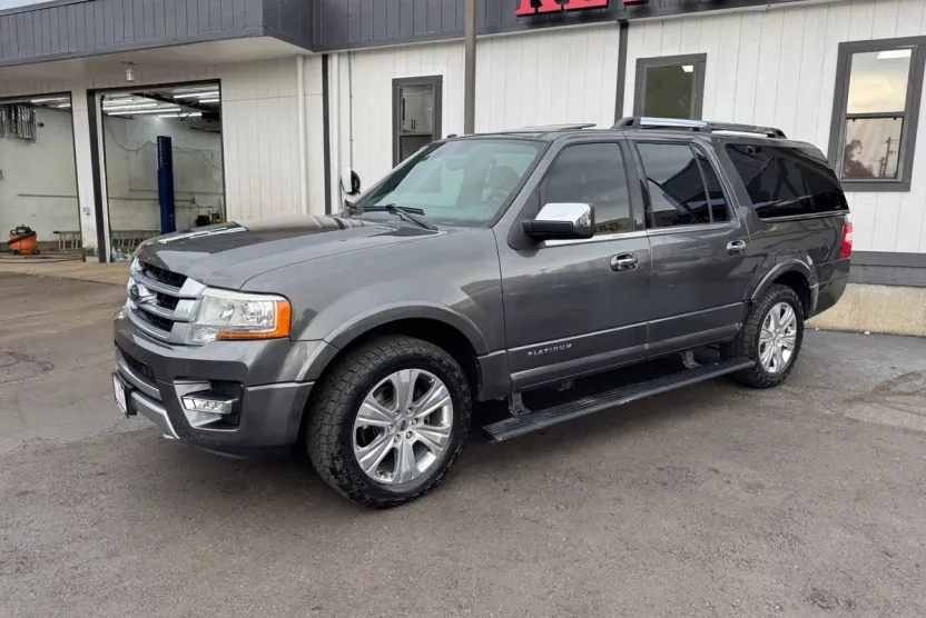 2017 Ford Expedition EL Platinum photo 1
