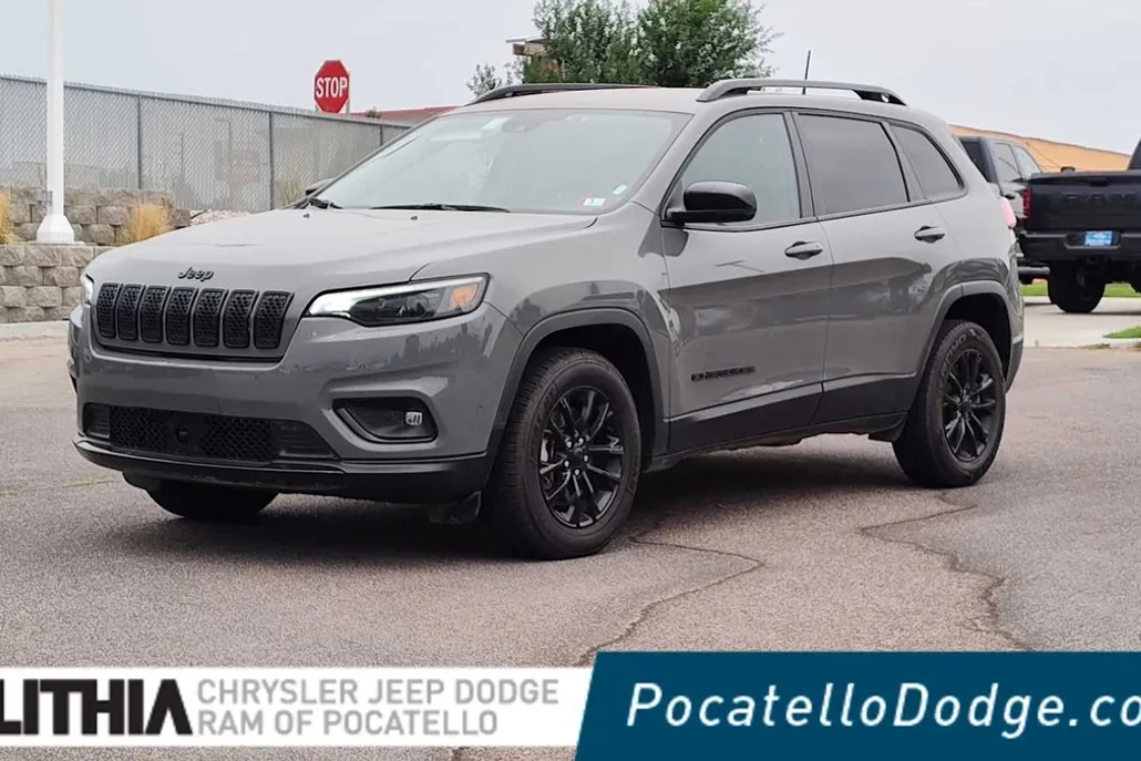 2023 Jeep Cherokee Altitude Lux photo 1