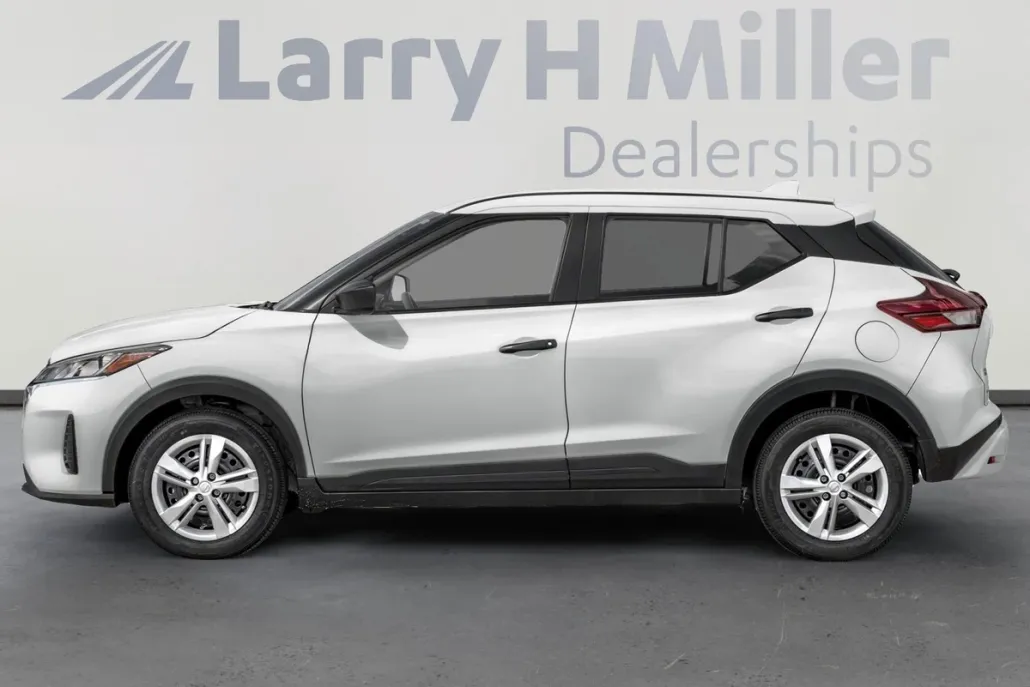 2025 Nissan Kicks Play S photo 1
