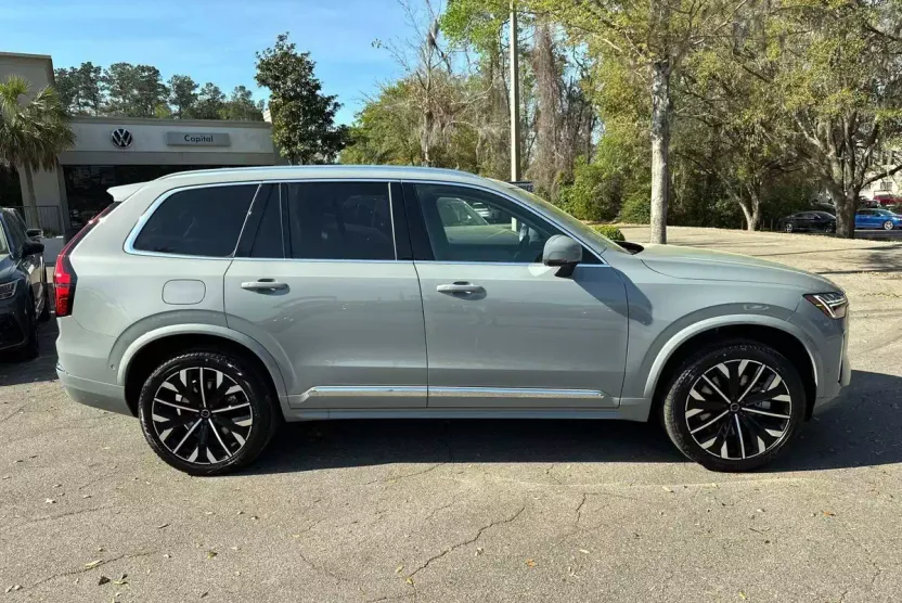 2025 Volvo XC90 T8 Plus photo 1