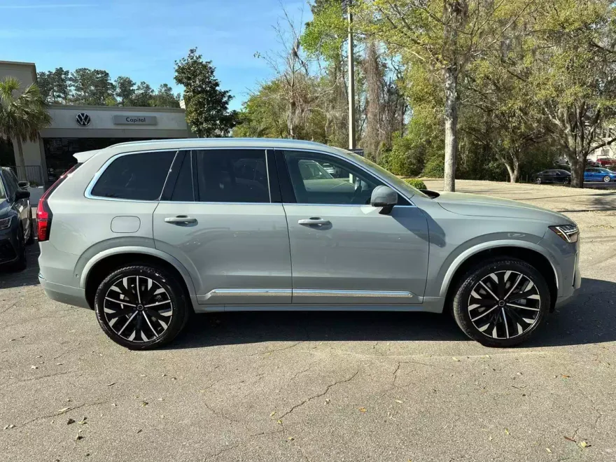 2025 Volvo XC90 T8 Plus photo 1