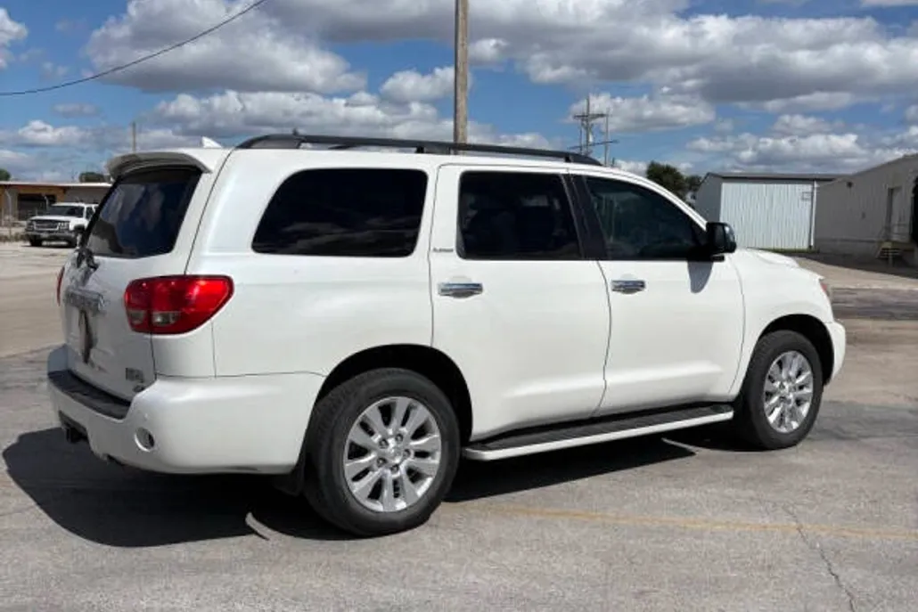 2011 Toyota Sequoia Platinum photo 1