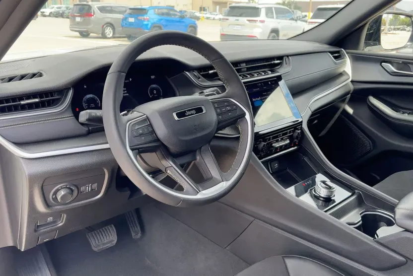 2024 Jeep Grand Cherokee Altitude photo 1