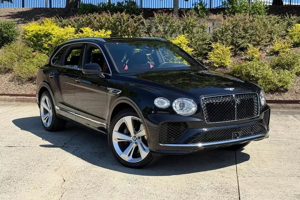 2024 Bentley Bentayga V8 photo 1