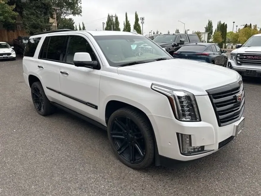 2019 Cadillac Escalade Platinum photo 1