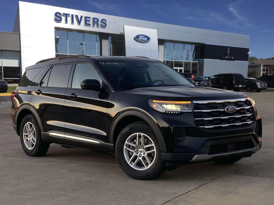 2025 Ford Explorer photo 1