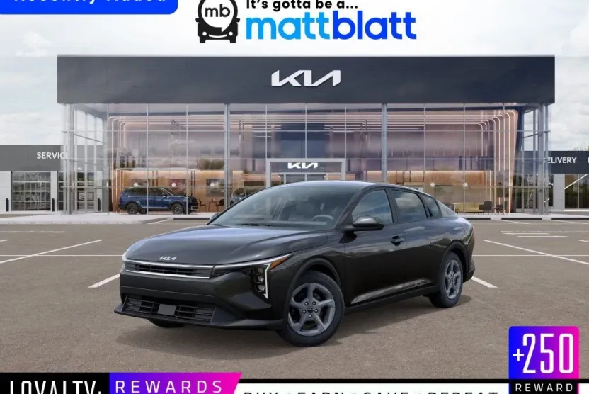 2025 Kia K4 LXS photo 1