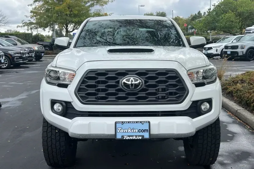 2020 Toyota Tacoma SR5 photo 1