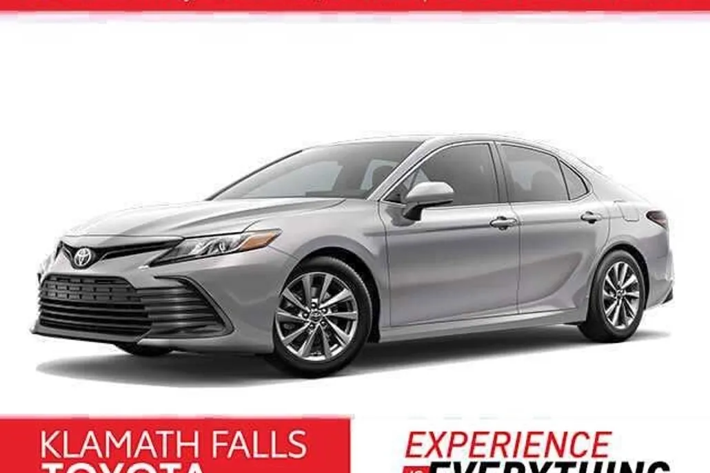 2023 Toyota Camry LE photo 1