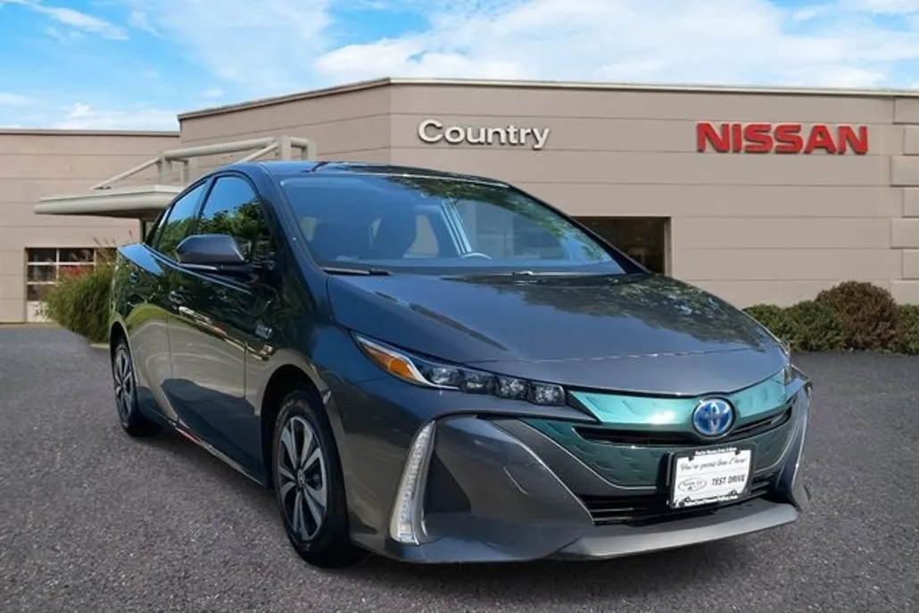 2017 Toyota Prius Prime Plus photo 1