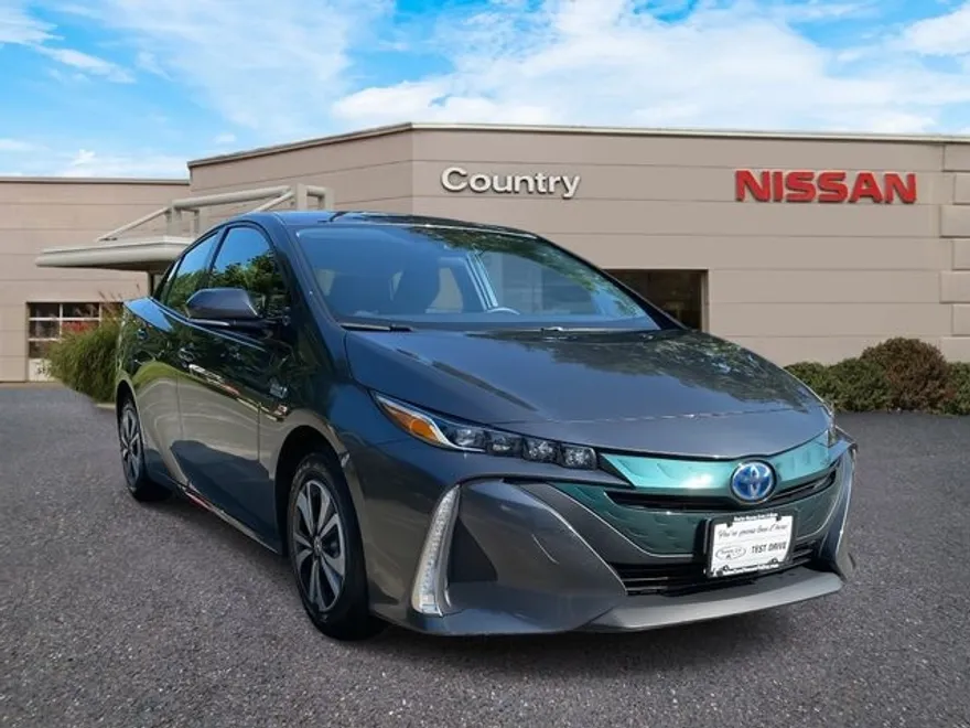 2017 Toyota Prius Prime Plus photo 1