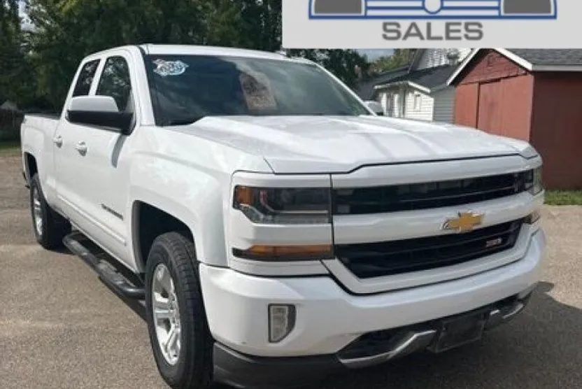2017 Chevrolet Silverado 1500 LT photo 1