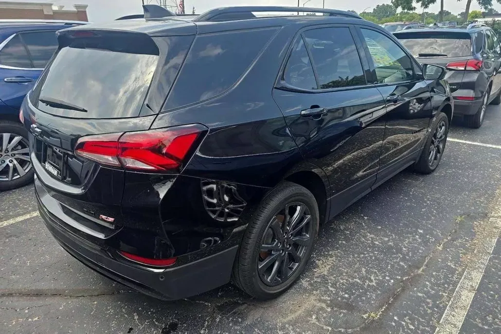 2023 Chevrolet Equinox RS photo 1
