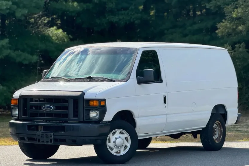 2008 Ford E-250 photo 1