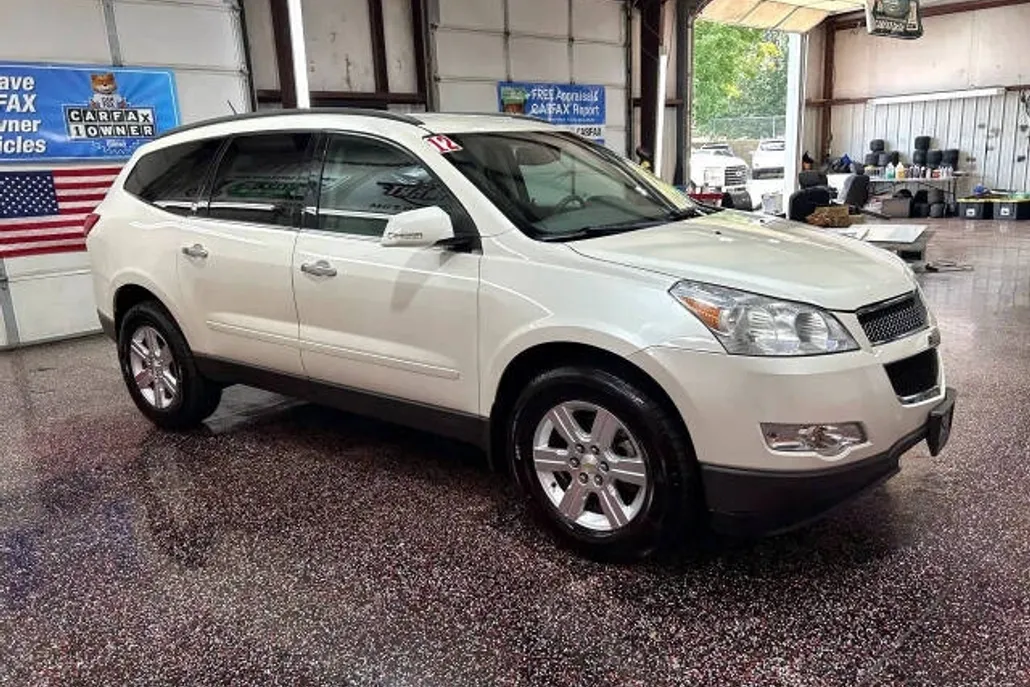 2012 Chevrolet Traverse 2LT photo 1