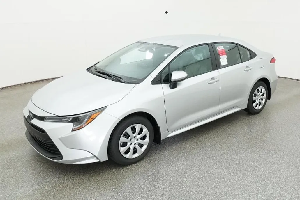 2025 Toyota Corolla LE photo 1